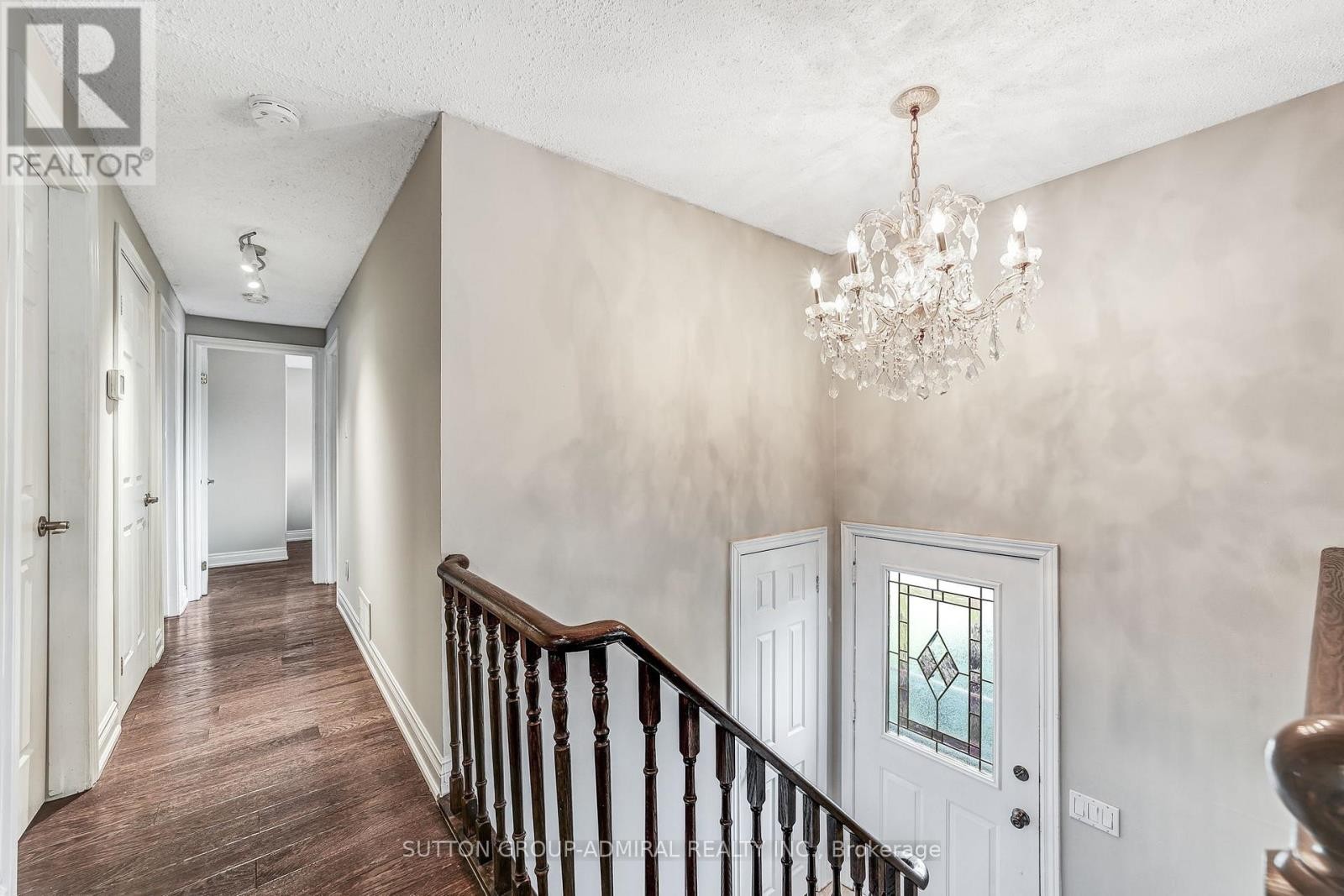 












14 CHIPPAWA COURT

,
Barrie (North Shore),




Ontario
L4M5N8

