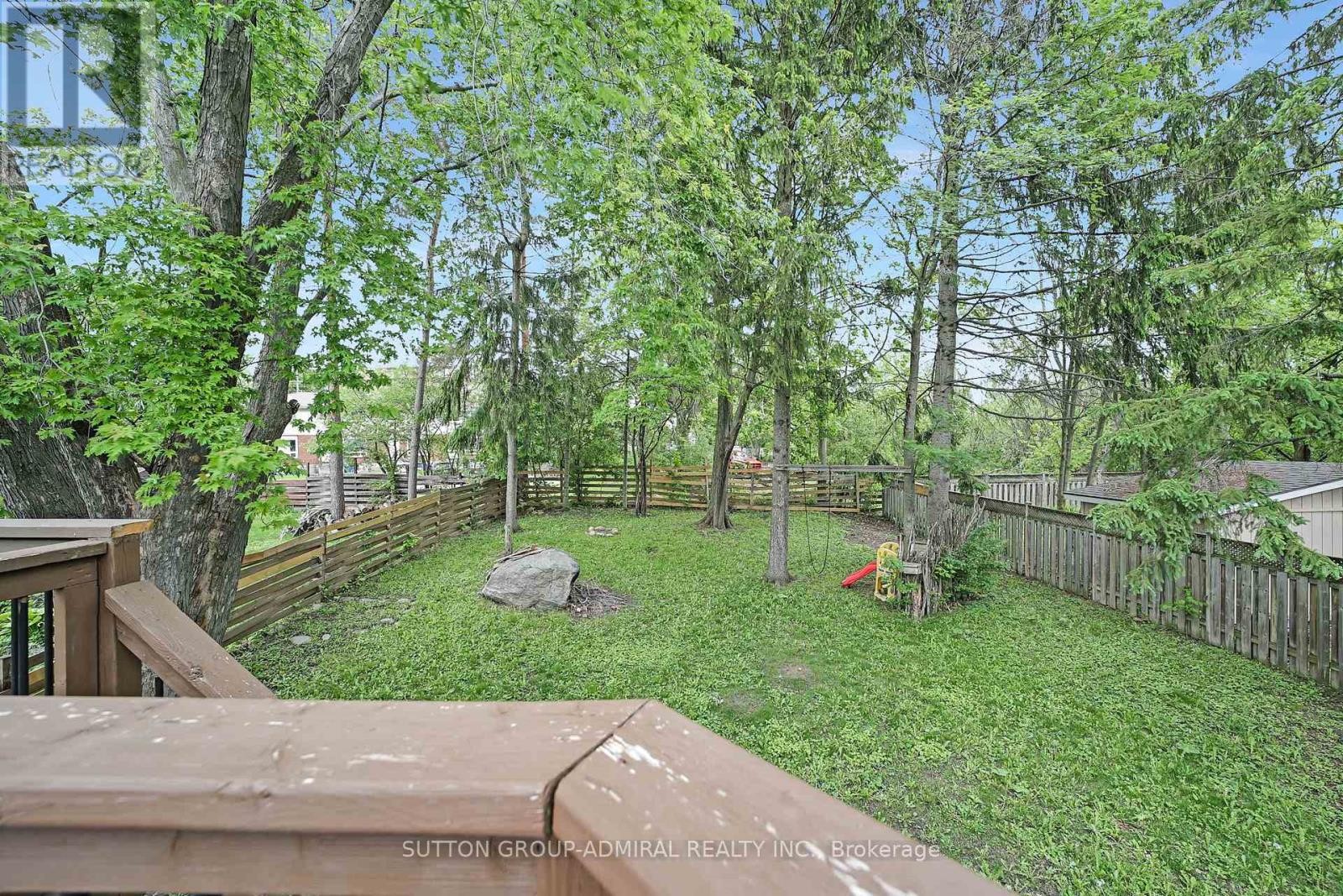












14 CHIPPAWA COURT

,
Barrie (North Shore),




Ontario
L4M5N8

