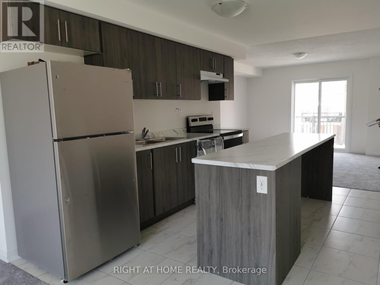 












3 ANDEAN LANE

,
Barrie,




Ontario
L4N8G1

