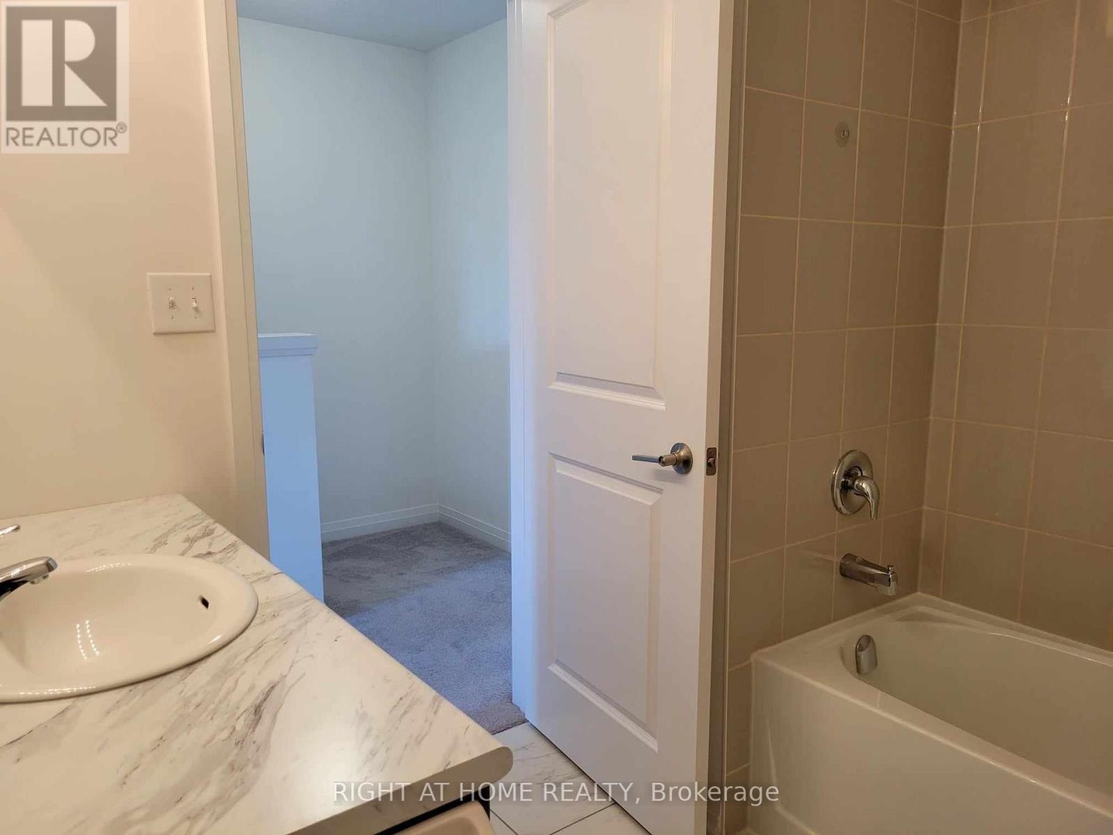 












3 ANDEAN LANE

,
Barrie,




Ontario
L4N8G1

