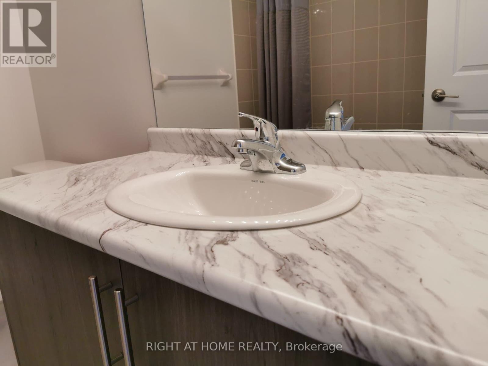












3 ANDEAN LANE

,
Barrie,




Ontario
L4N8G1

