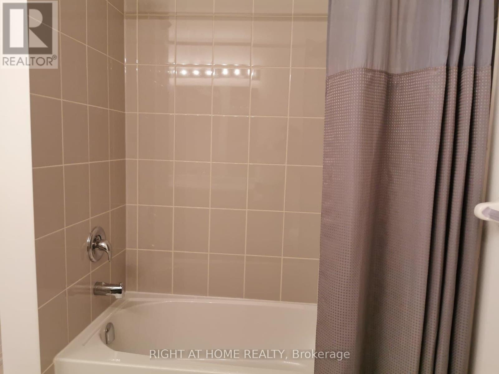 












3 ANDEAN LANE

,
Barrie,




Ontario
L4N8G1

