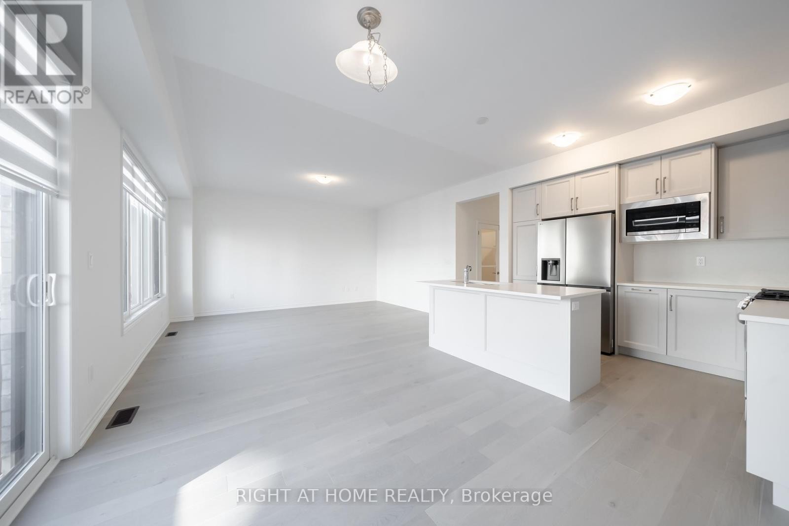 












26 WEST OAK TRAIL

,
Barrie,







Ontario
L9S2Z4


