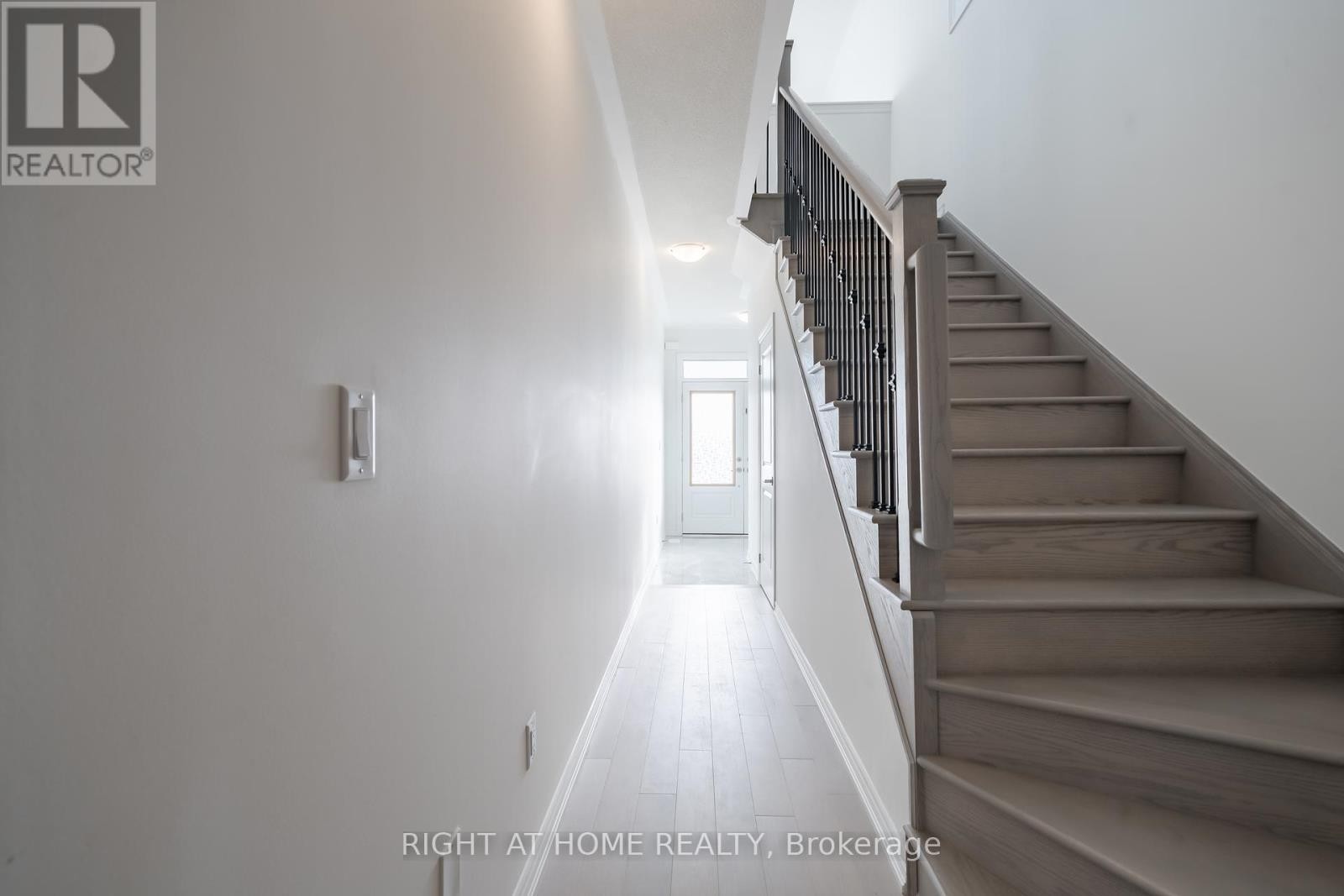 












26 WEST OAK TRAIL

,
Barrie,







Ontario
L9S2Z4

