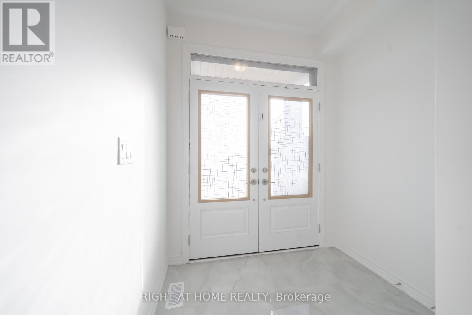 












26 WEST OAK TRAIL

,
Barrie,







Ontario
L9S2Z4

