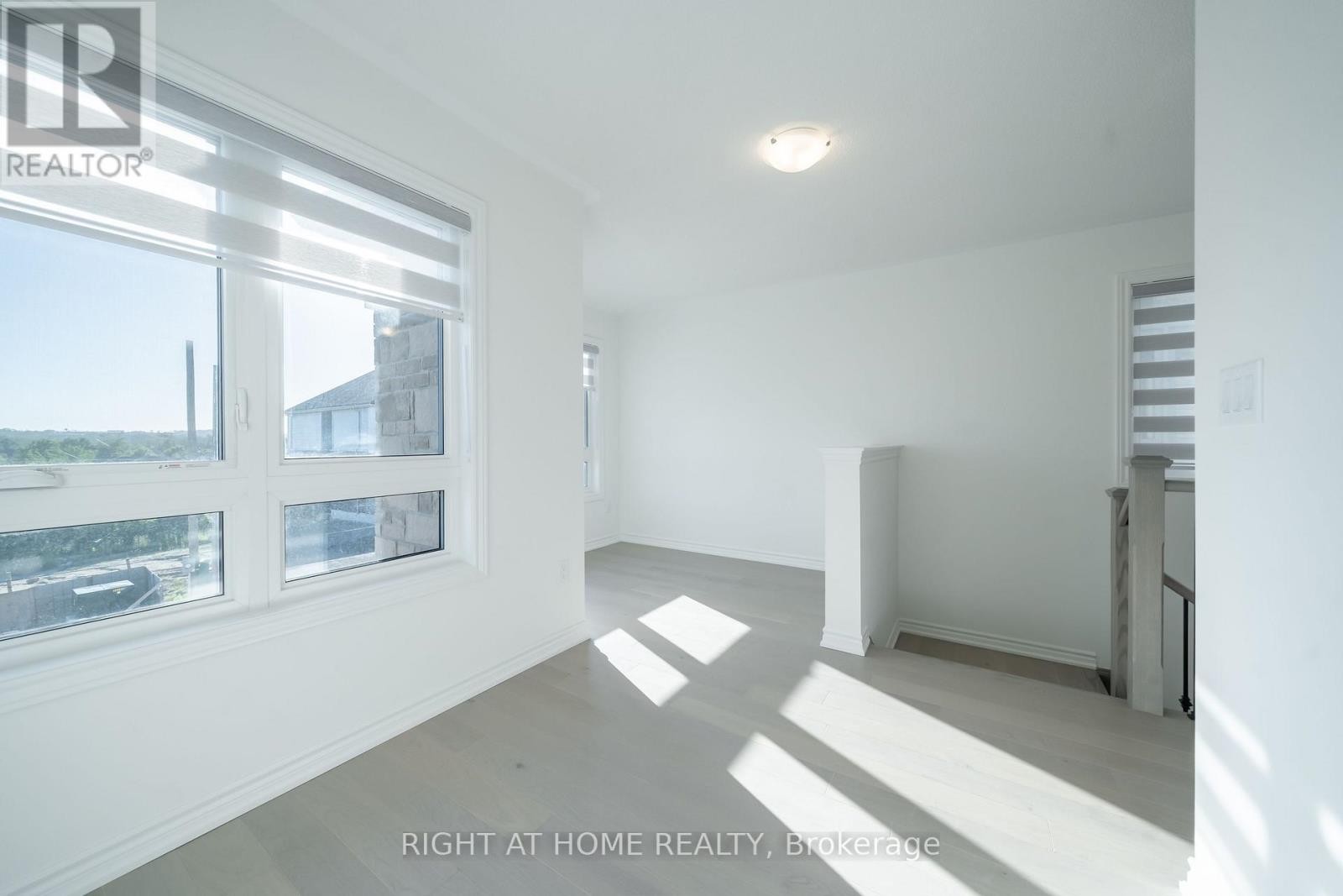 












26 WEST OAK TRAIL

,
Barrie,







Ontario
L9S2Z4

