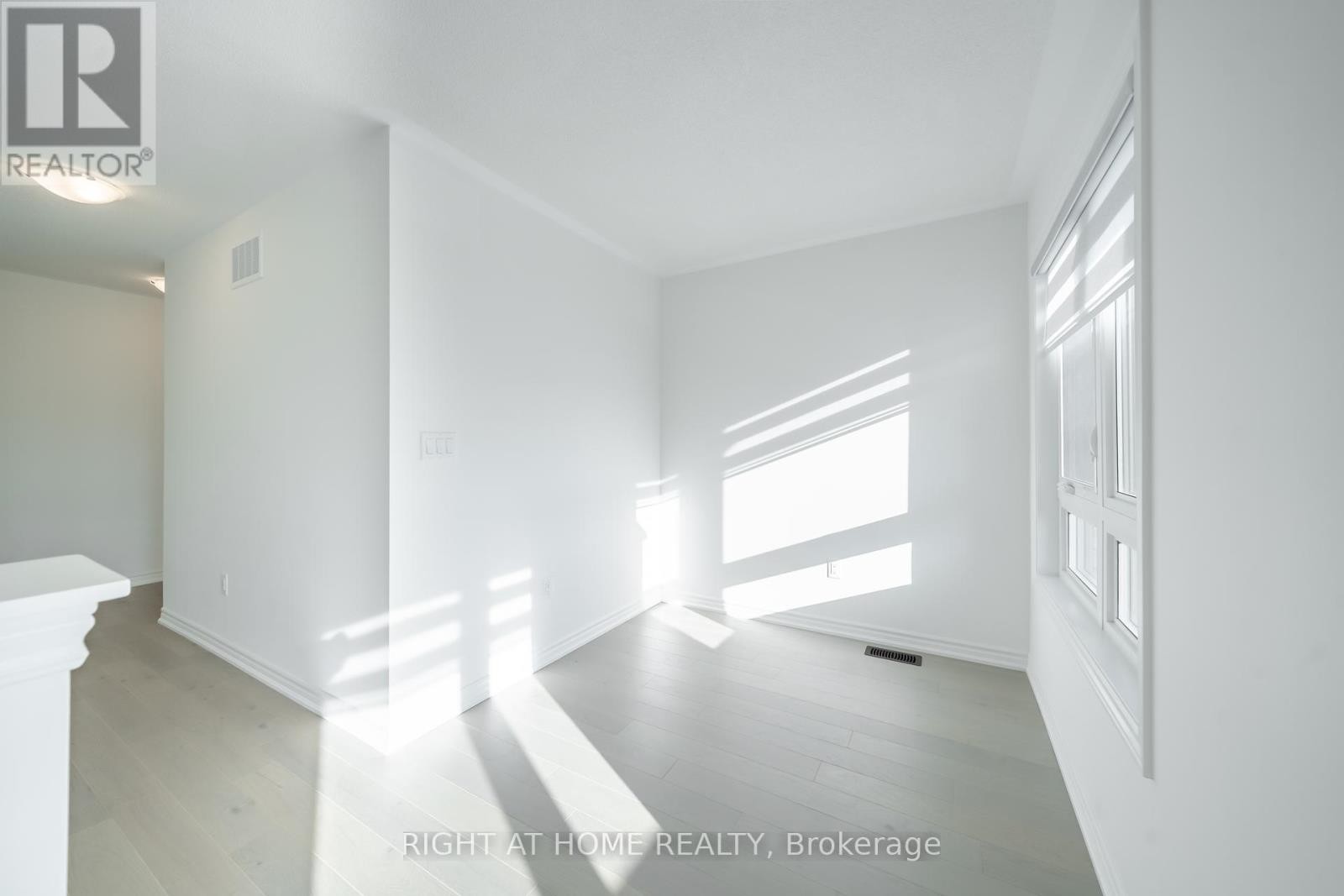 












26 WEST OAK TRAIL

,
Barrie,







Ontario
L9S2Z4

