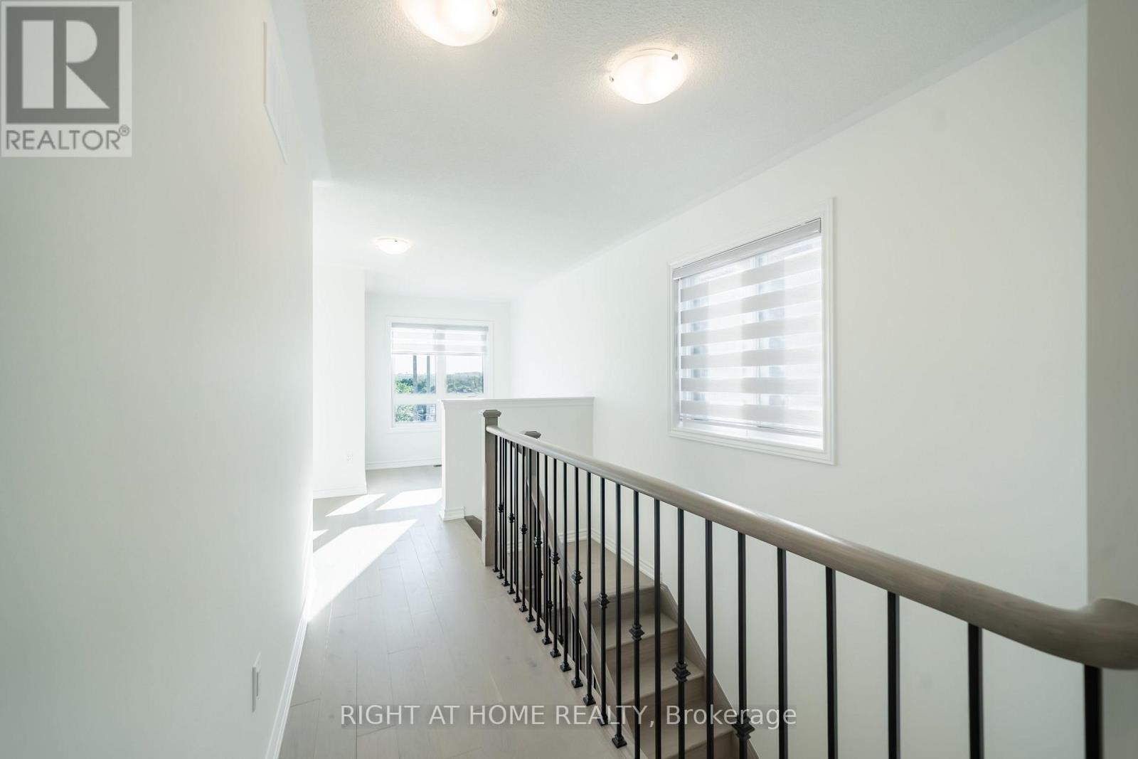 












26 WEST OAK TRAIL

,
Barrie,







Ontario
L9S2Z4

