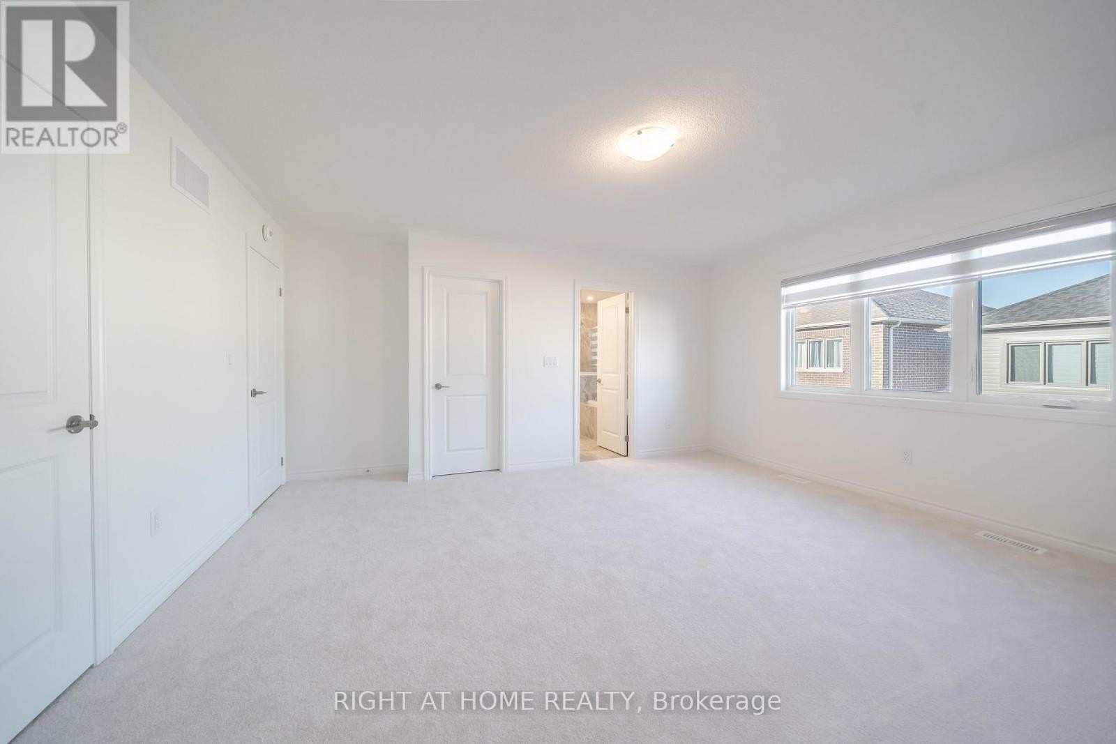 












26 WEST OAK TRAIL

,
Barrie,







Ontario
L9S2Z4

