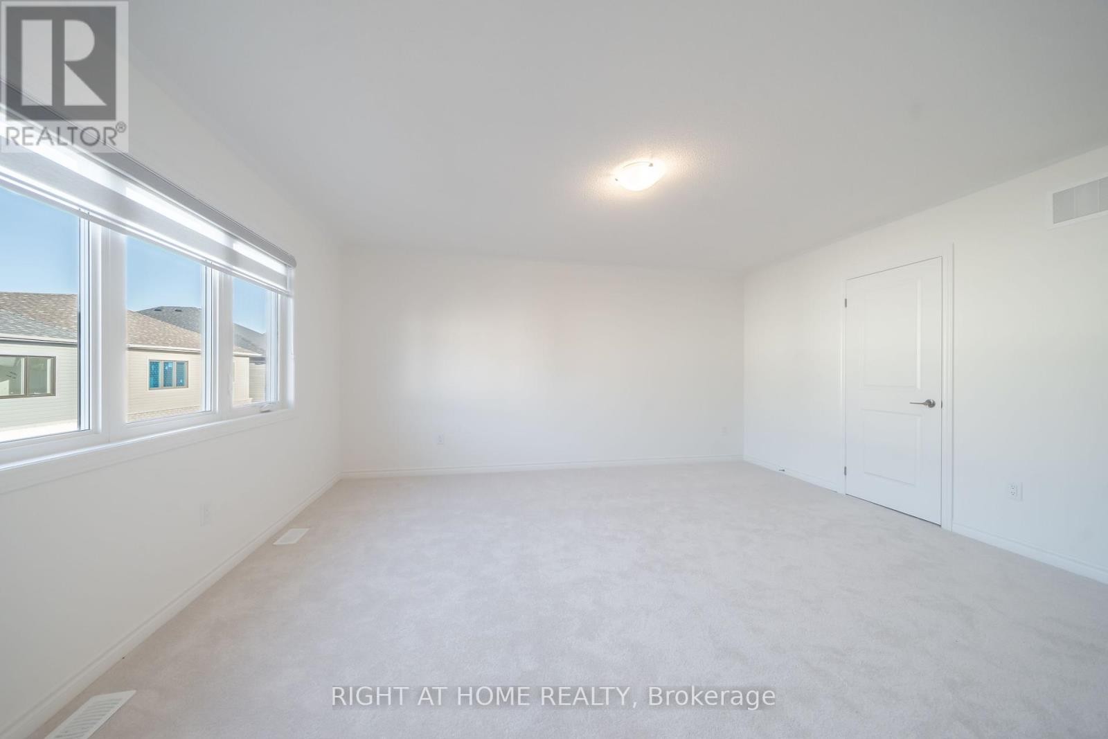 












26 WEST OAK TRAIL

,
Barrie,







Ontario
L9S2Z4

