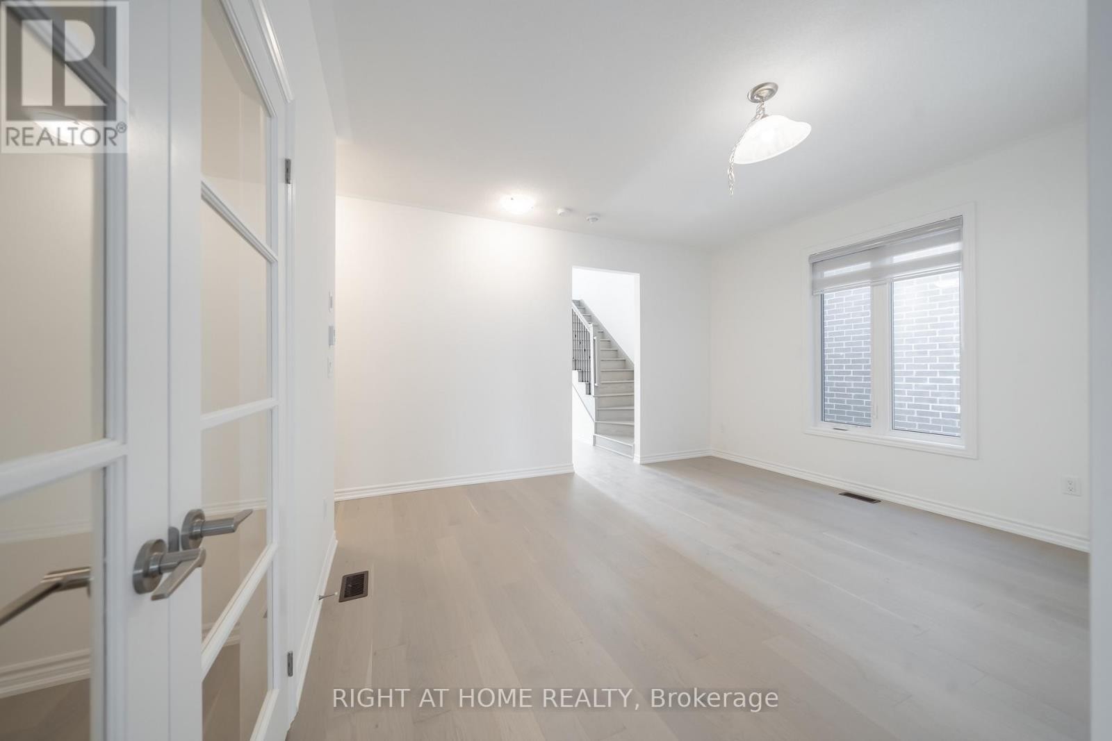 












26 WEST OAK TRAIL

,
Barrie,







Ontario
L9S2Z4

