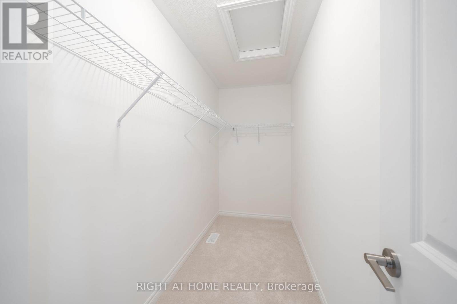












26 WEST OAK TRAIL

,
Barrie,







Ontario
L9S2Z4

