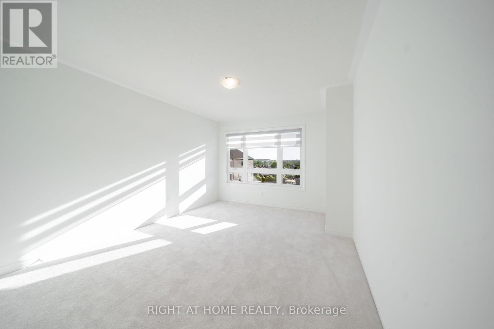 












26 WEST OAK TRAIL

,
Barrie,







Ontario
L9S2Z4

