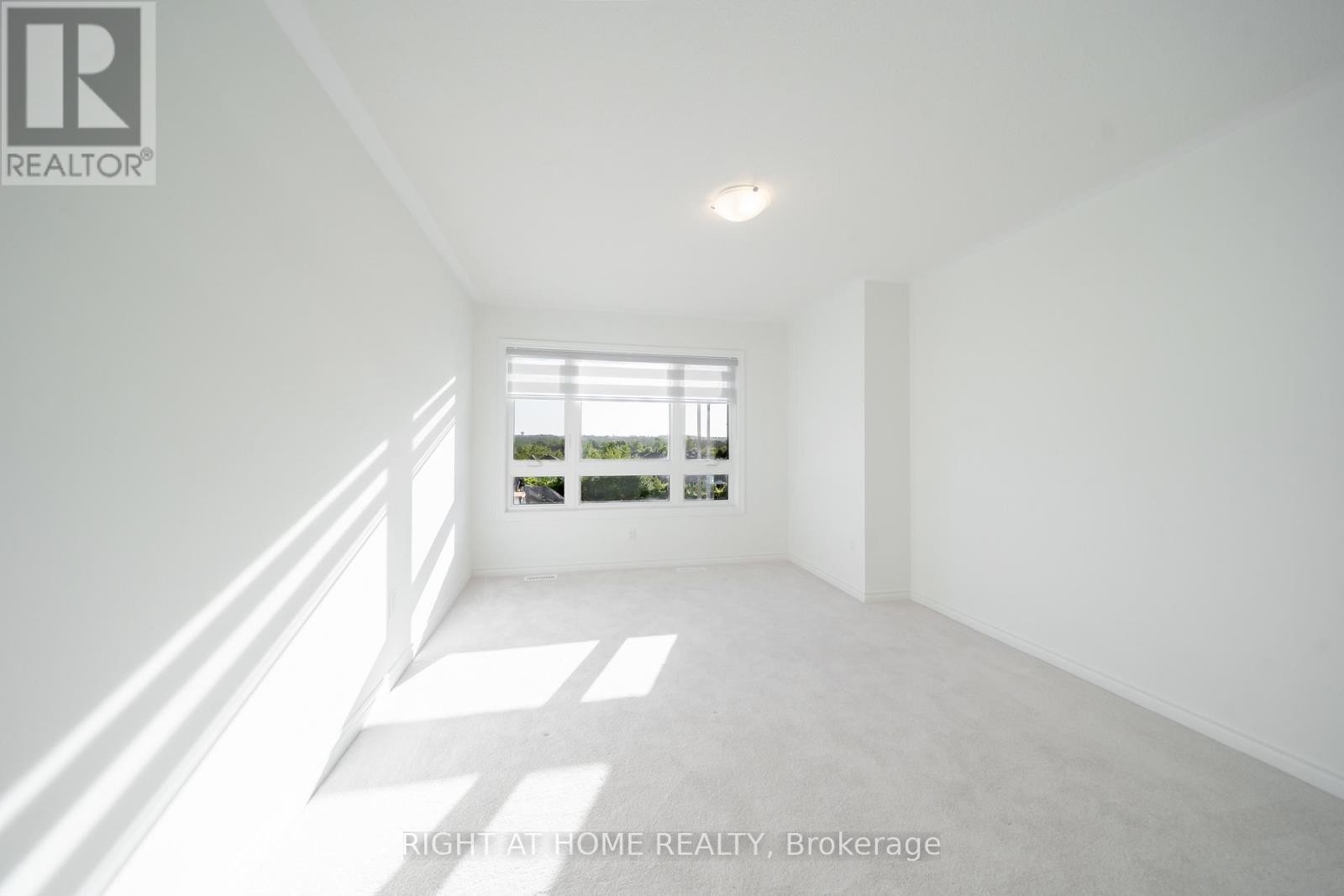 












26 WEST OAK TRAIL

,
Barrie,







Ontario
L9S2Z4

