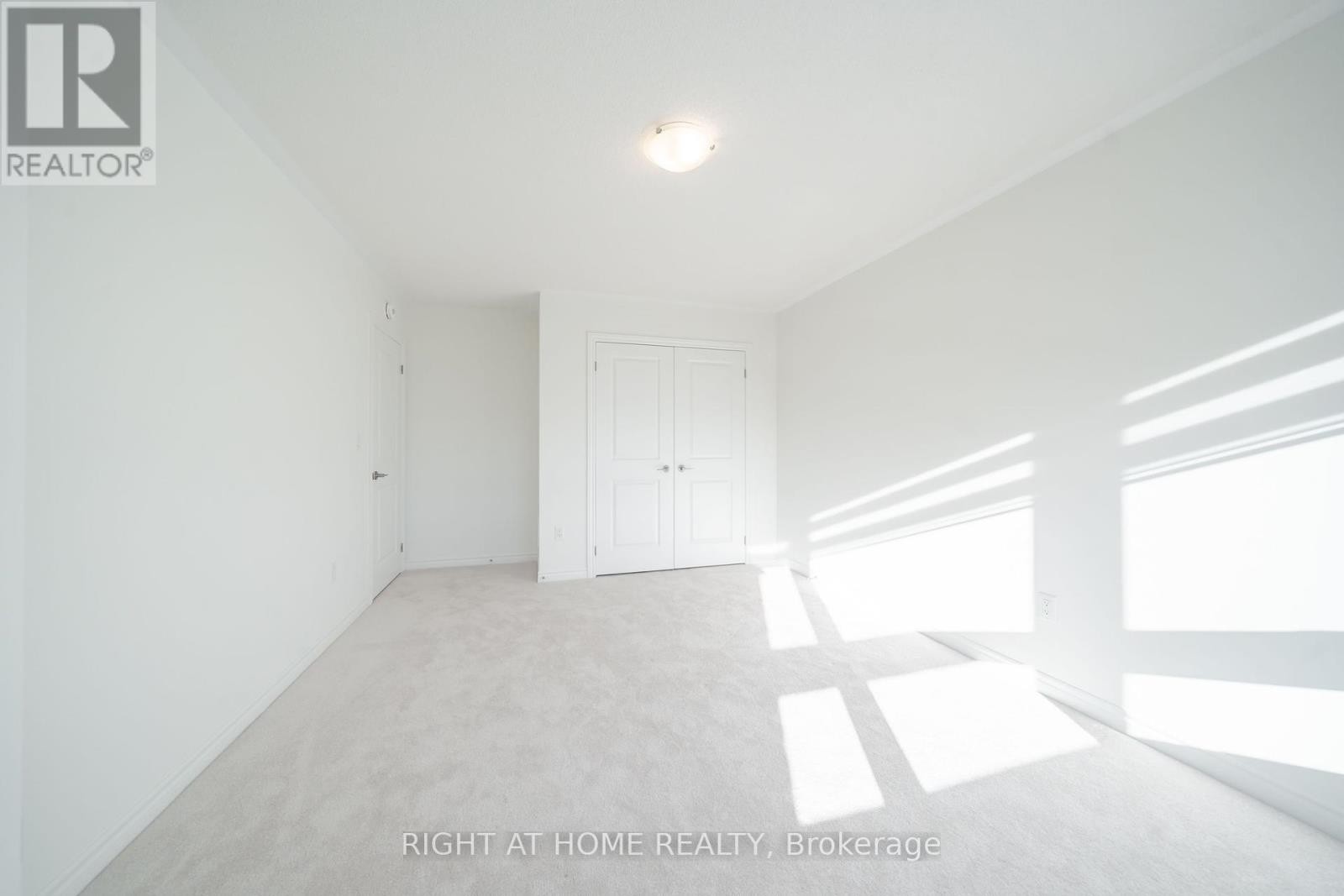 












26 WEST OAK TRAIL

,
Barrie,







Ontario
L9S2Z4

