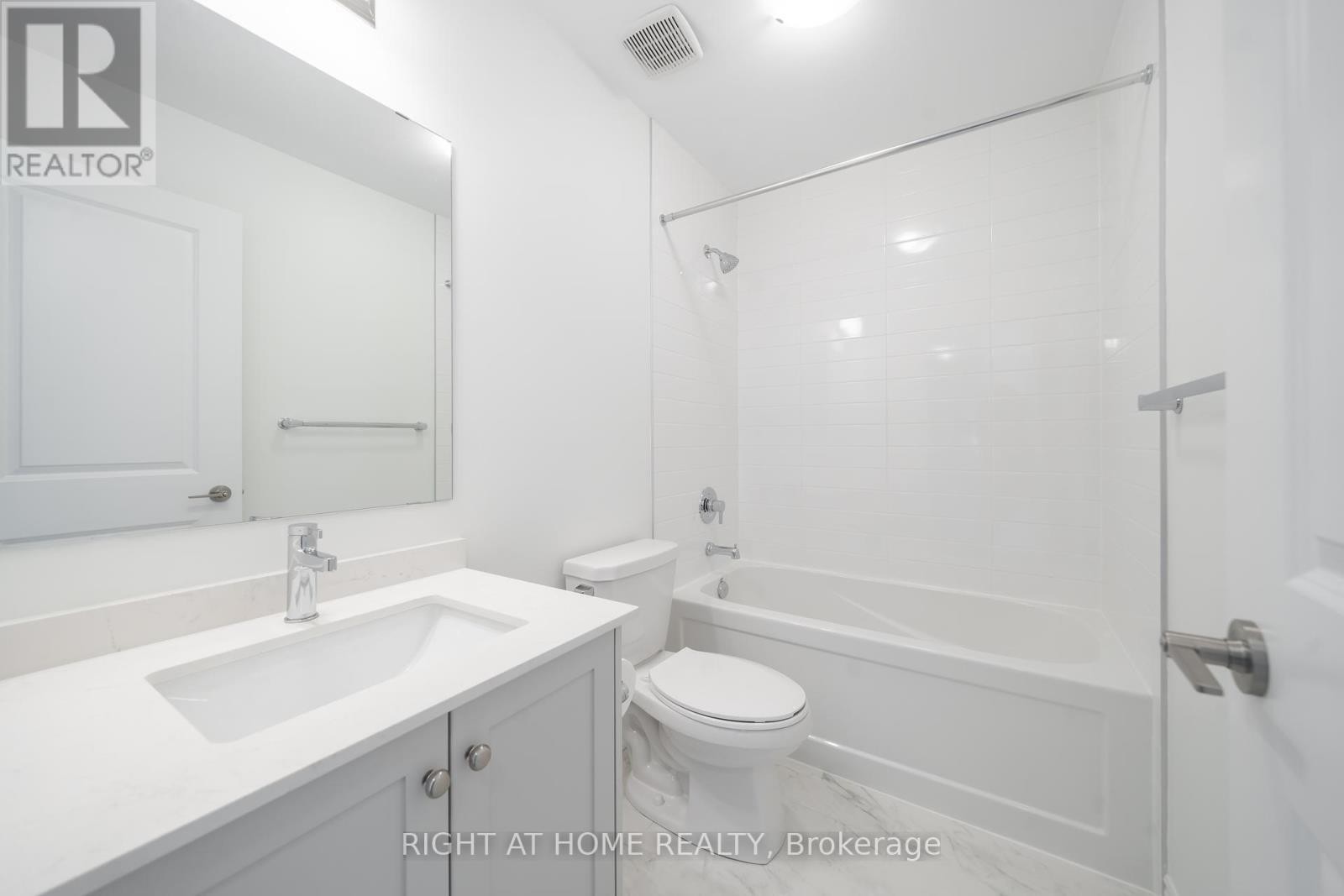 












26 WEST OAK TRAIL

,
Barrie,







Ontario
L9S2Z4

