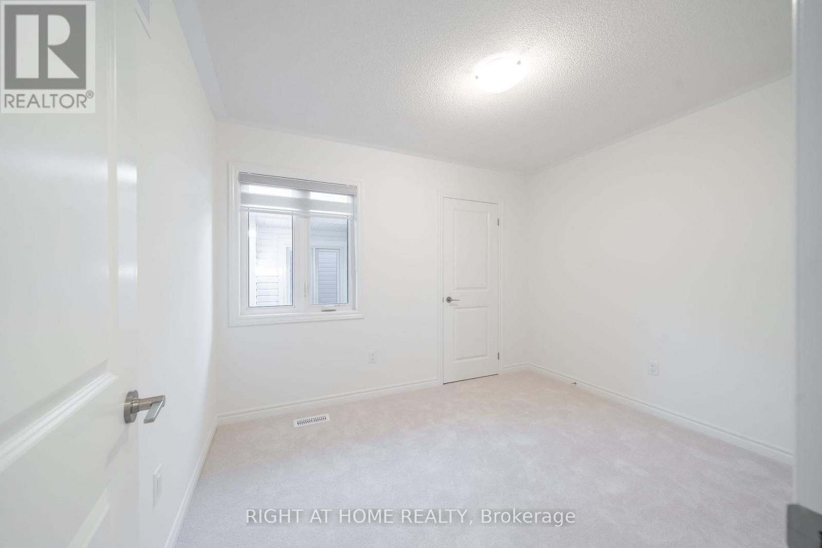 












26 WEST OAK TRAIL

,
Barrie,







Ontario
L9S2Z4

