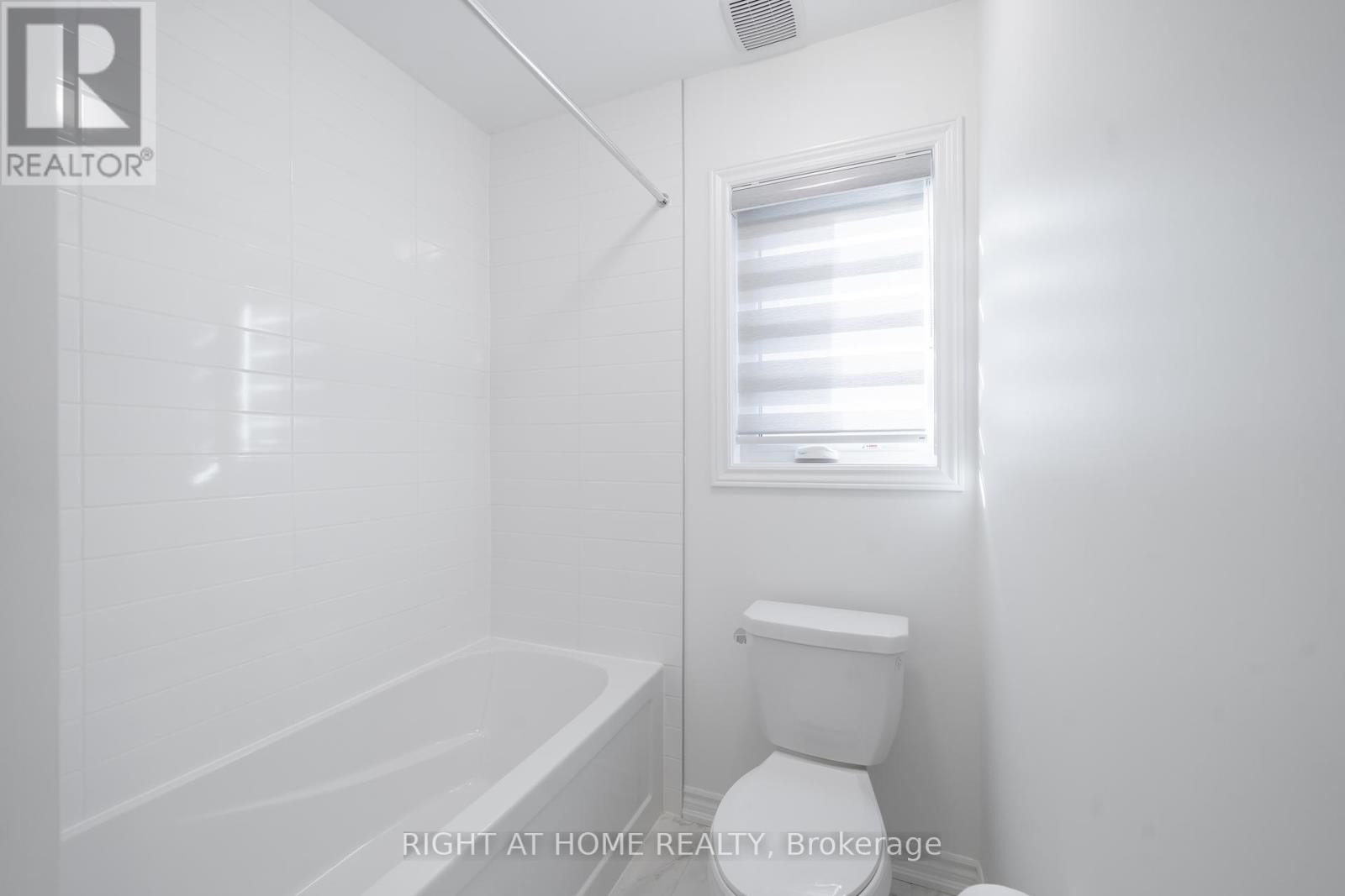 












26 WEST OAK TRAIL

,
Barrie,







Ontario
L9S2Z4

