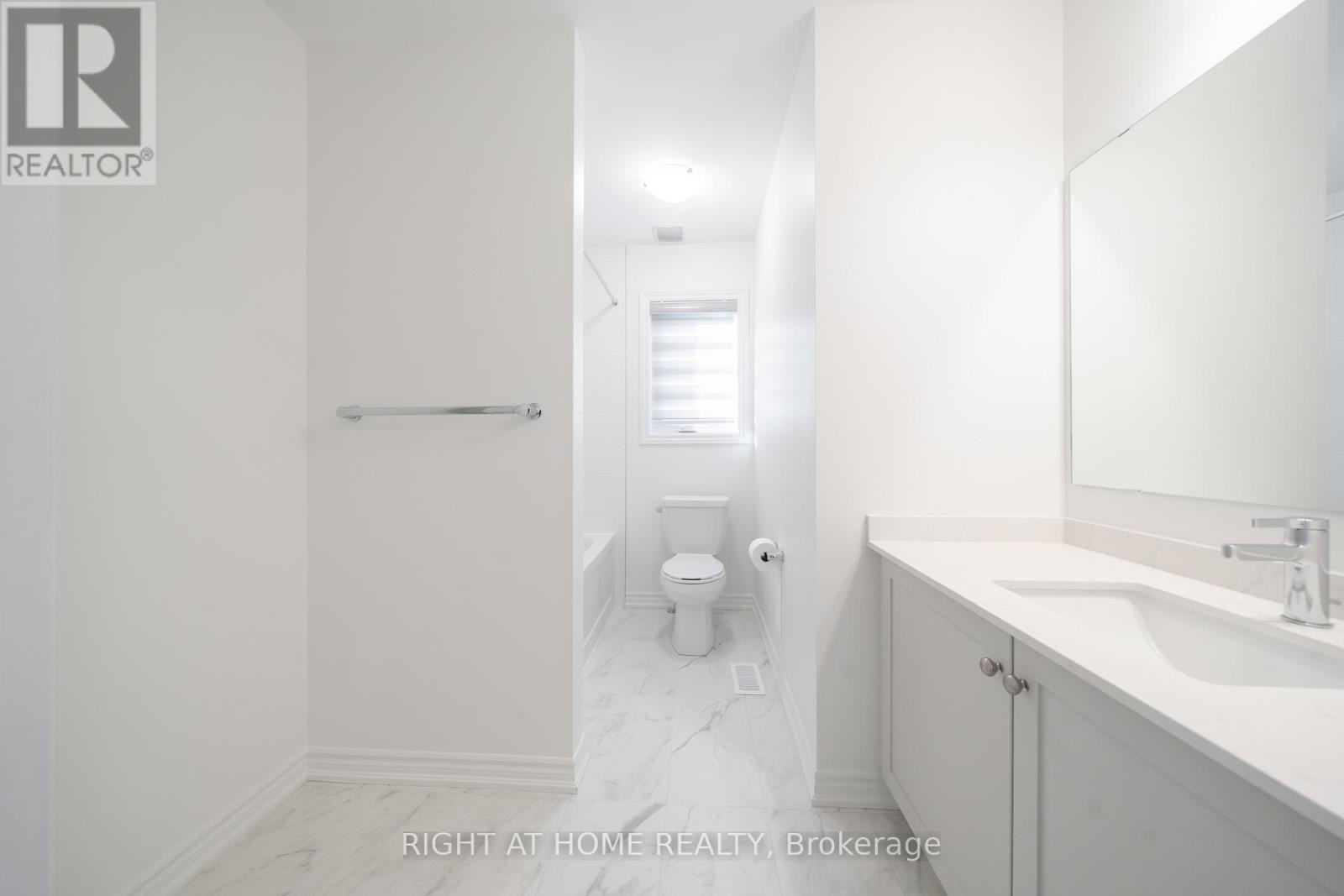 












26 WEST OAK TRAIL

,
Barrie,







Ontario
L9S2Z4

