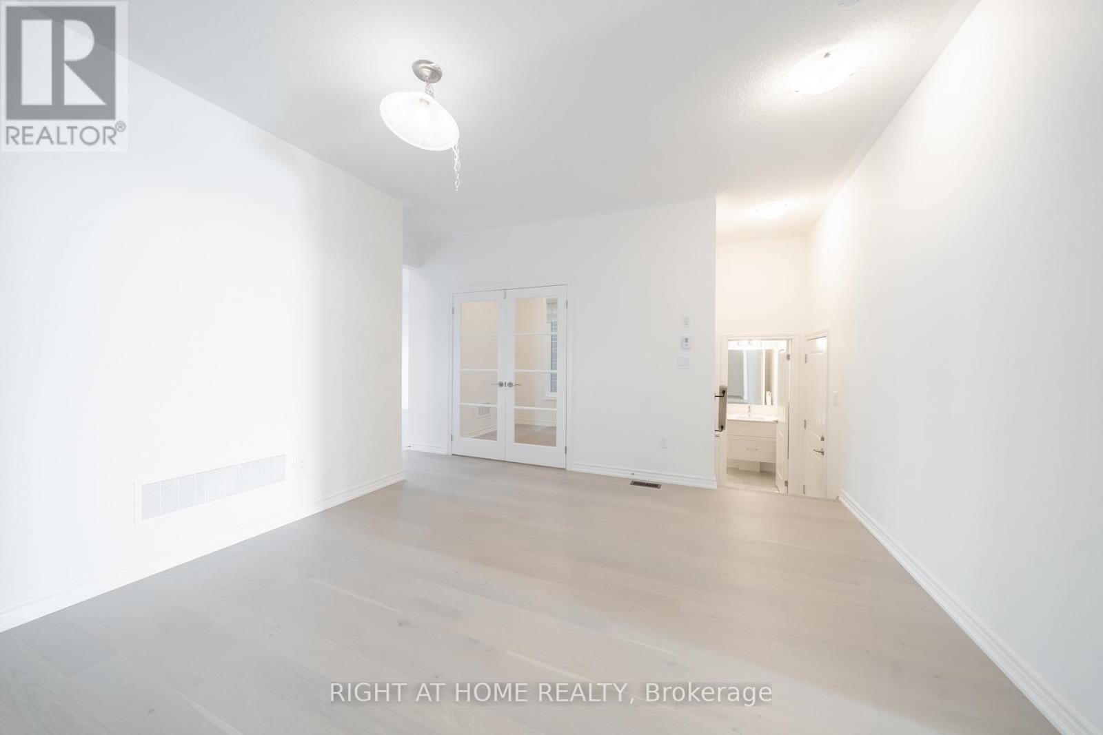 












26 WEST OAK TRAIL

,
Barrie,







Ontario
L9S2Z4

