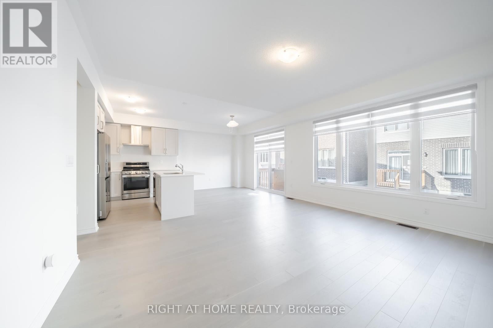 












26 WEST OAK TRAIL

,
Barrie,







Ontario
L9S2Z4

