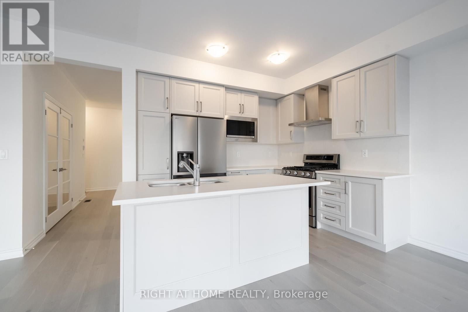 












26 WEST OAK TRAIL

,
Barrie,







Ontario
L9S2Z4

