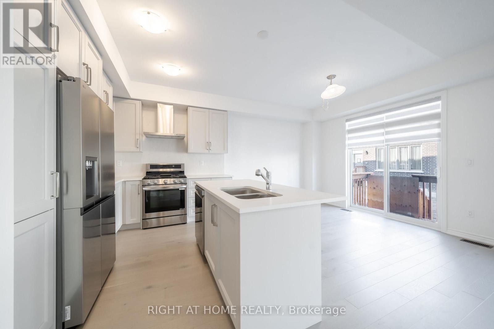 












26 WEST OAK TRAIL

,
Barrie,







Ontario
L9S2Z4

