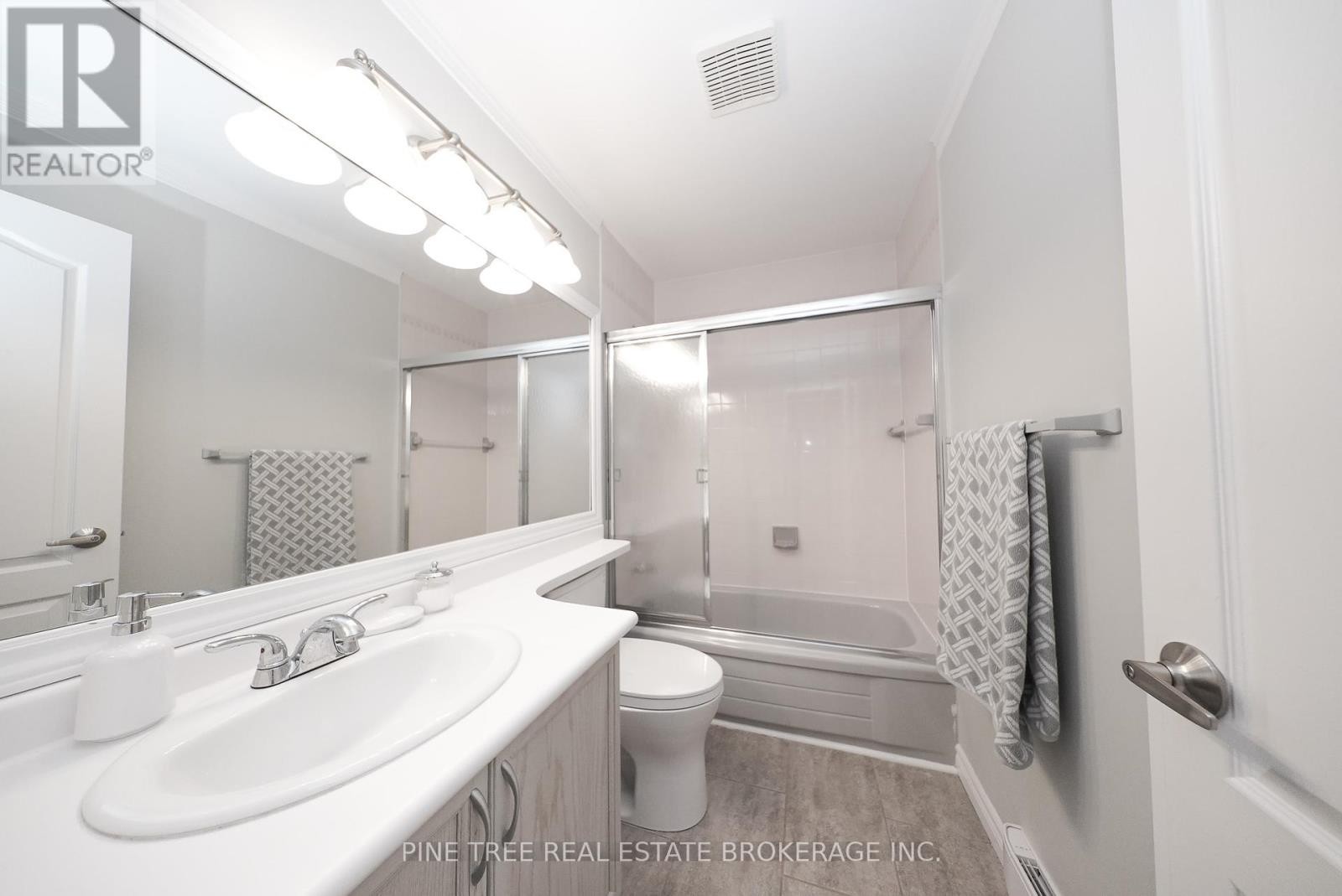 












11 - 30 LAGUNA PARKWAY

,
Ramara (Brechin),




Ontario
L0K1B0

