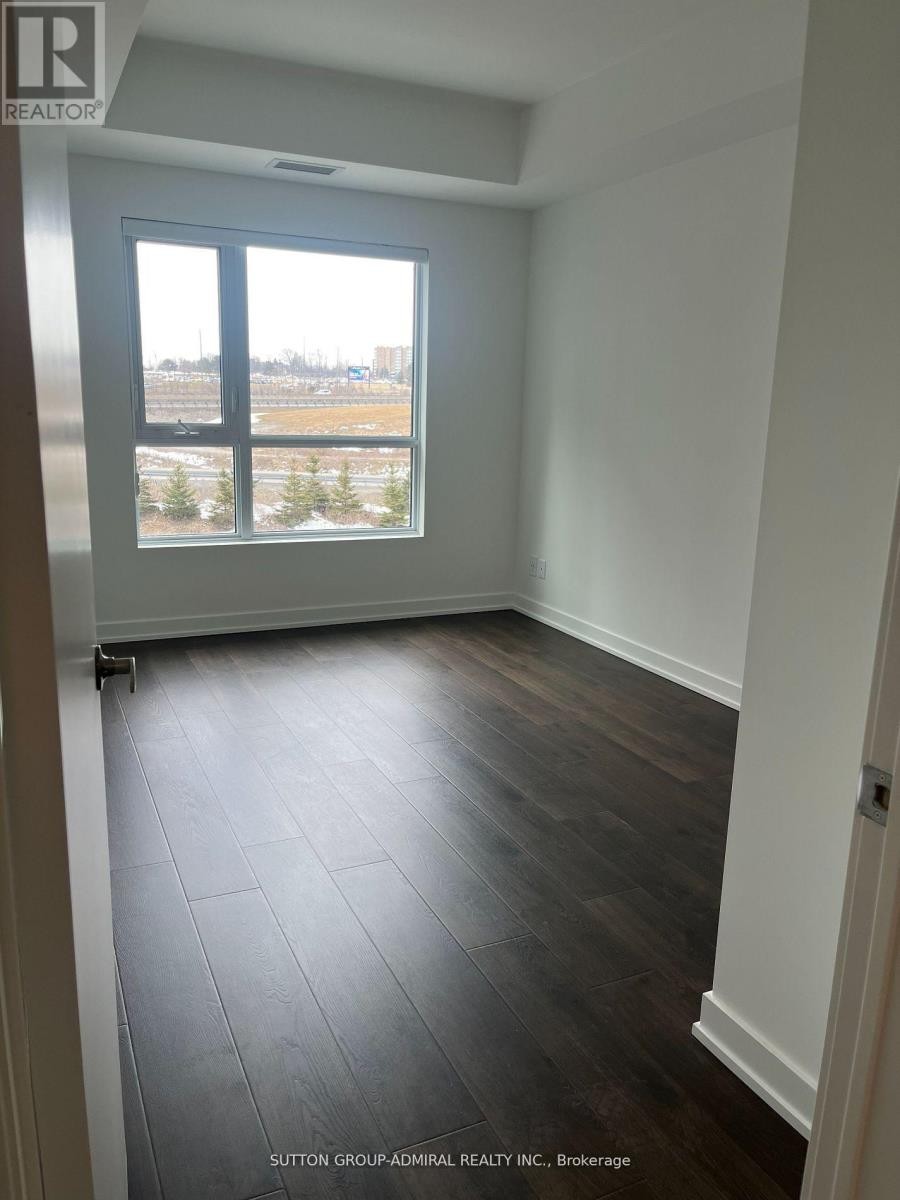 












56 LAKESIDE TERRACE

,
Barrie (Little Lake),




Ontario
L4M7B9

