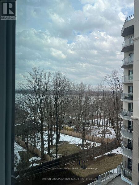 












56 LAKESIDE TERRACE

,
Barrie (Little Lake),




Ontario
L4M7B9

