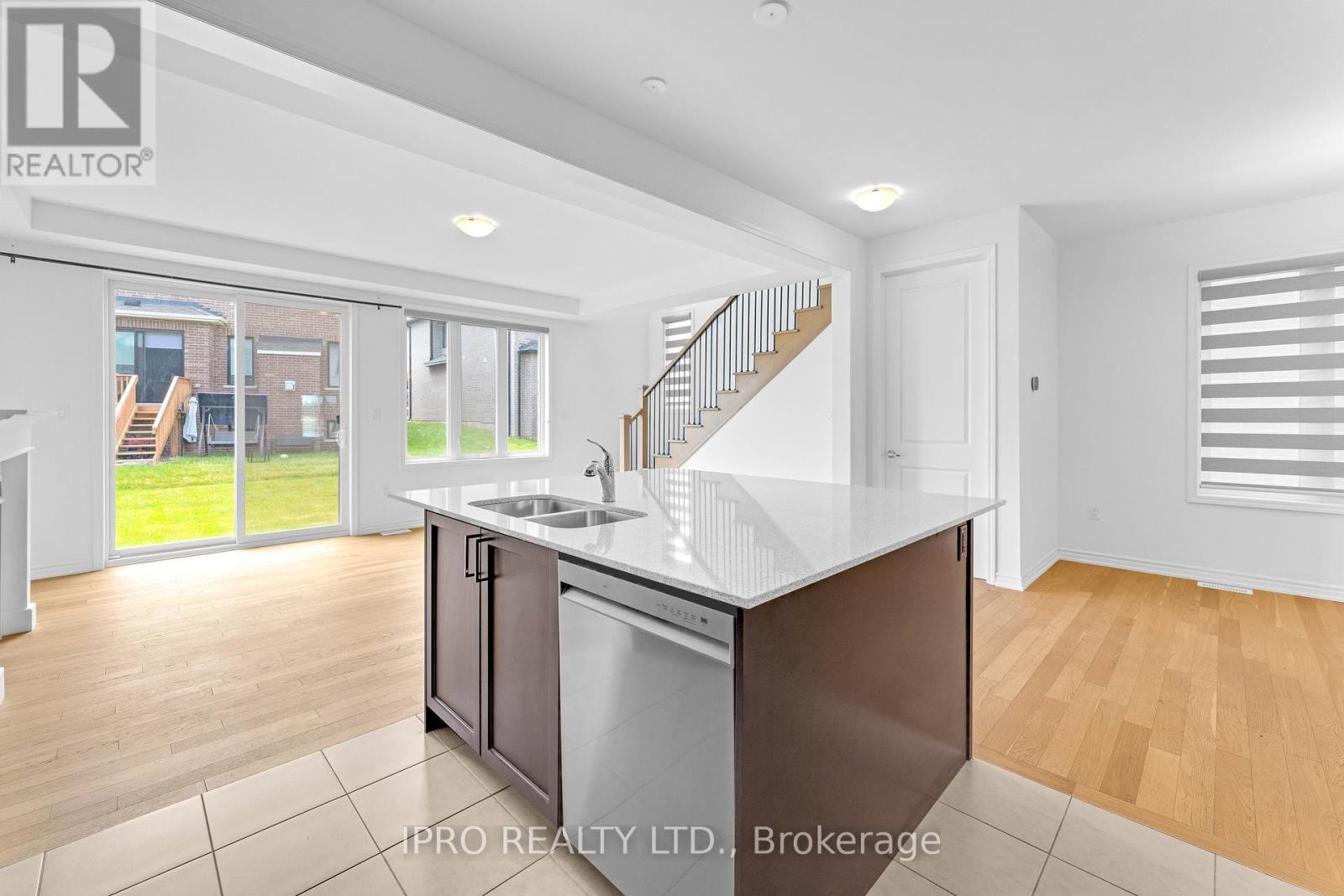 












394 MADELAINE DRIVE

,
Barrie,




Ontario
L9J0Y5


