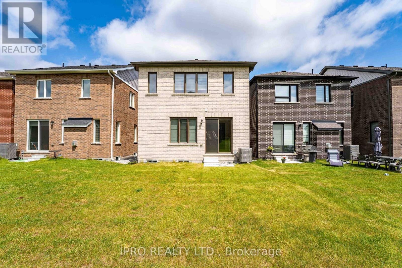 












394 MADELAINE DRIVE

,
Barrie,




Ontario
L9J0Y5

