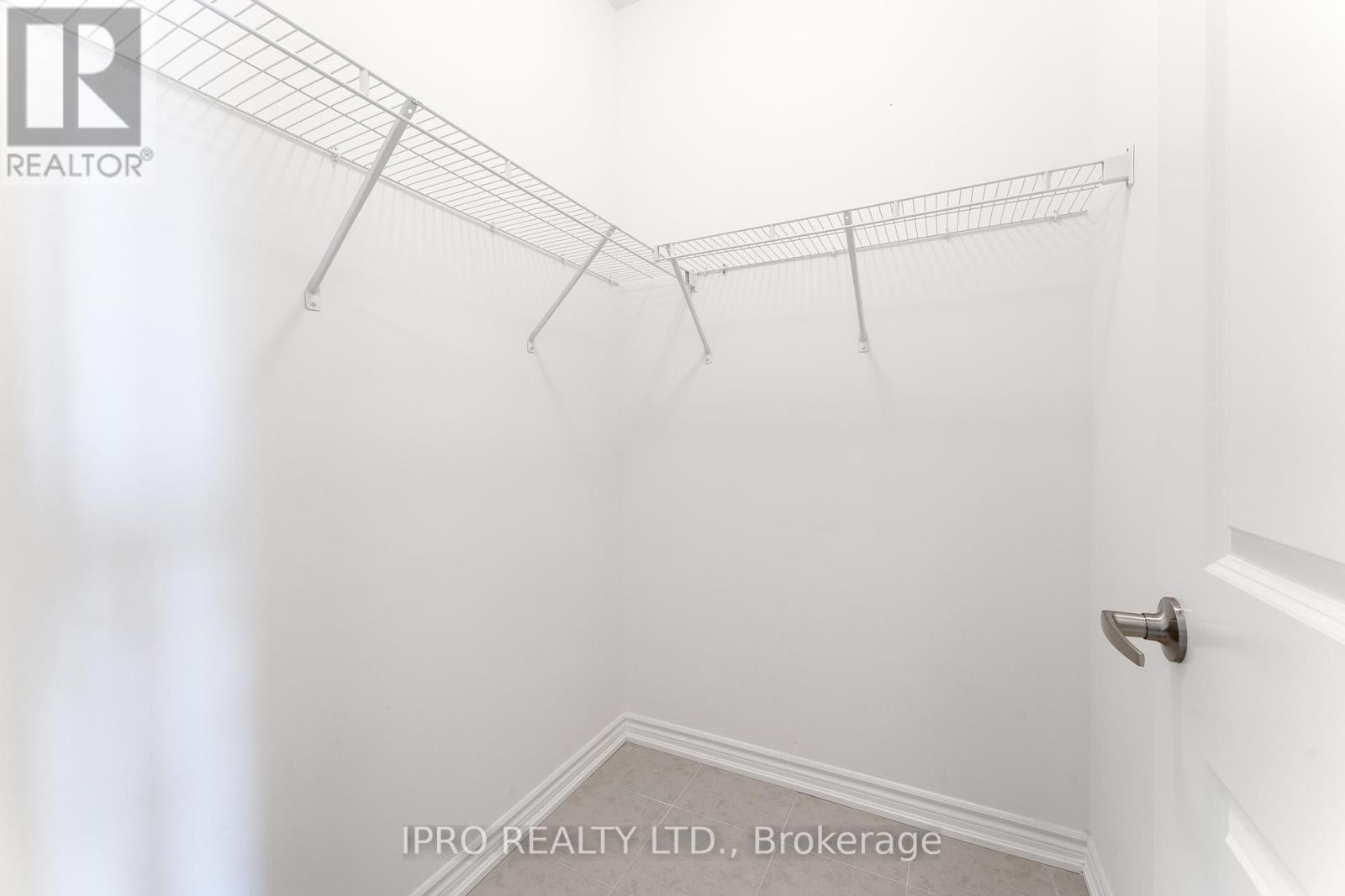 












394 MADELAINE DRIVE

,
Barrie,




Ontario
L9J0Y5

