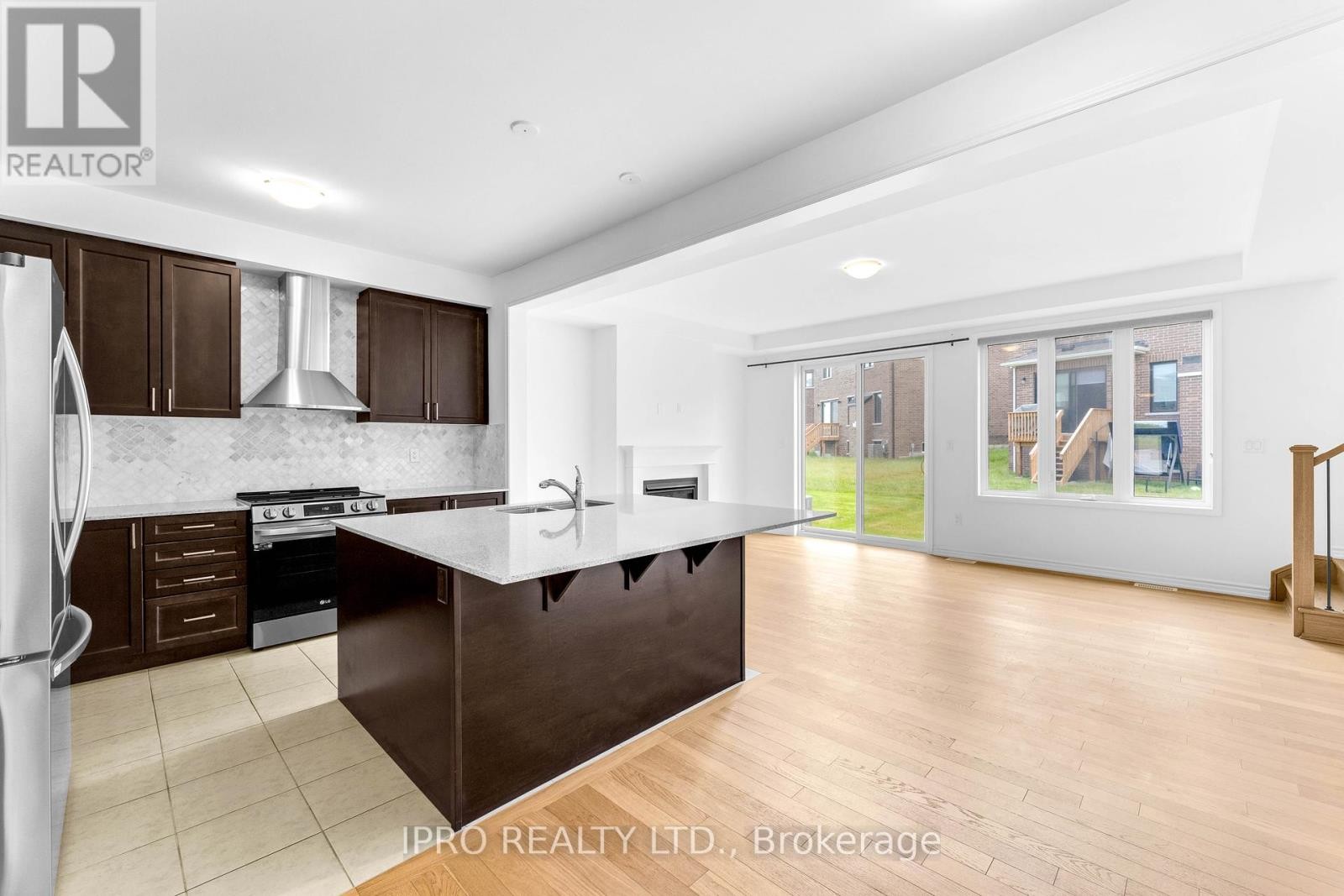 












394 MADELAINE DRIVE

,
Barrie,




Ontario
L9J0Y5

