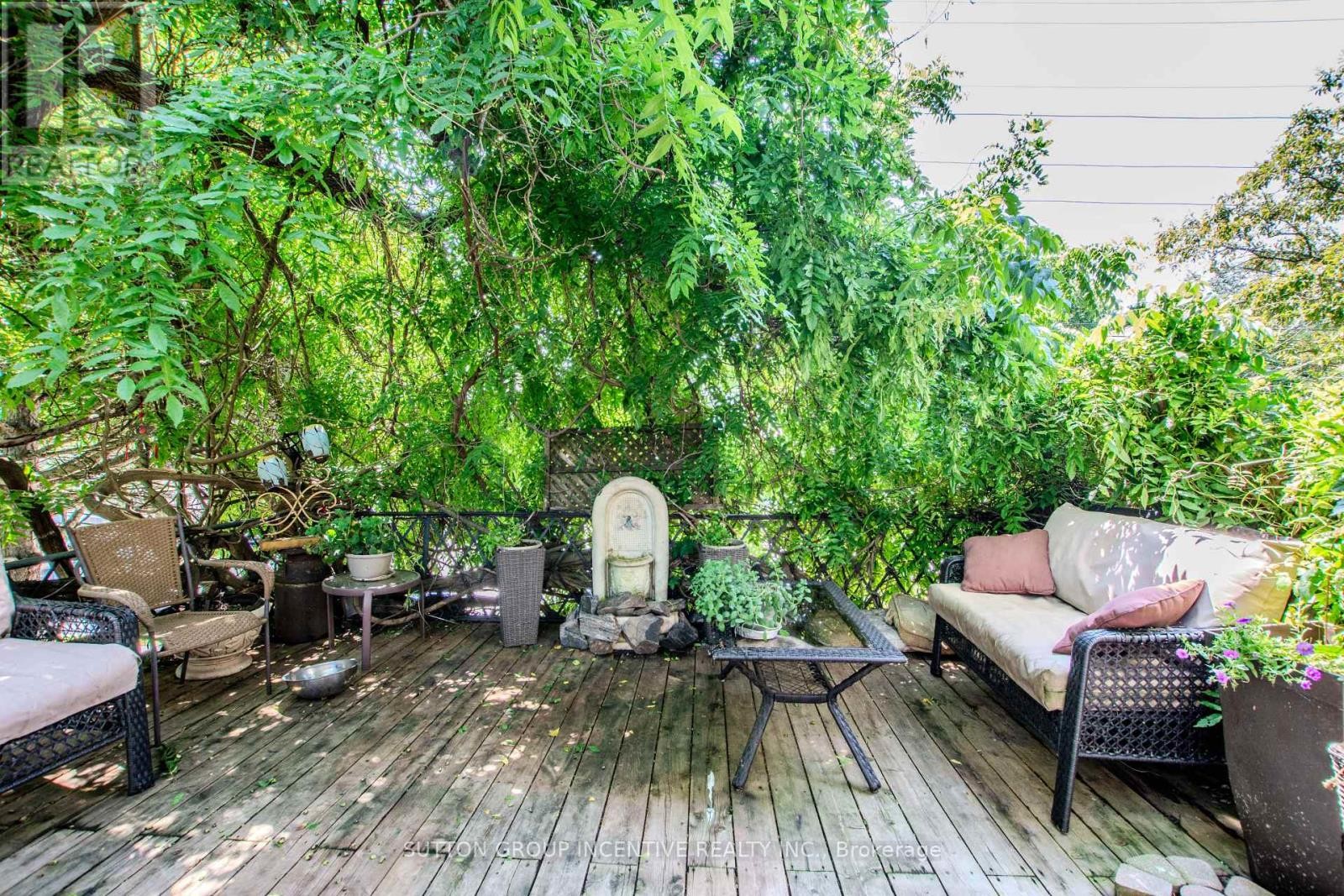 












338 GLOUCESTER STREET

,
Midland,




Ontario
L4R1J1

