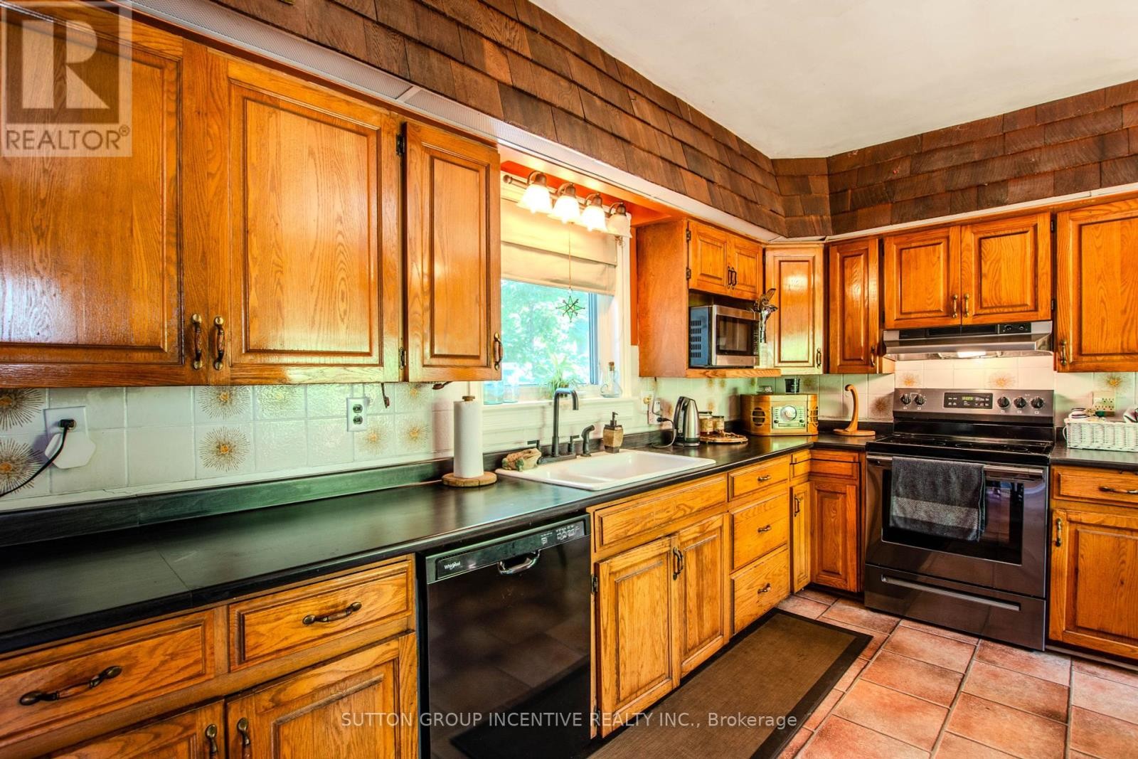 












338 GLOUCESTER STREET

,
Midland,




Ontario
L4R1J1

