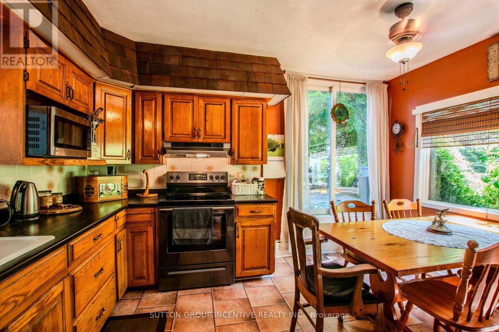 












338 GLOUCESTER STREET

,
Midland,




Ontario
L4R1J1

