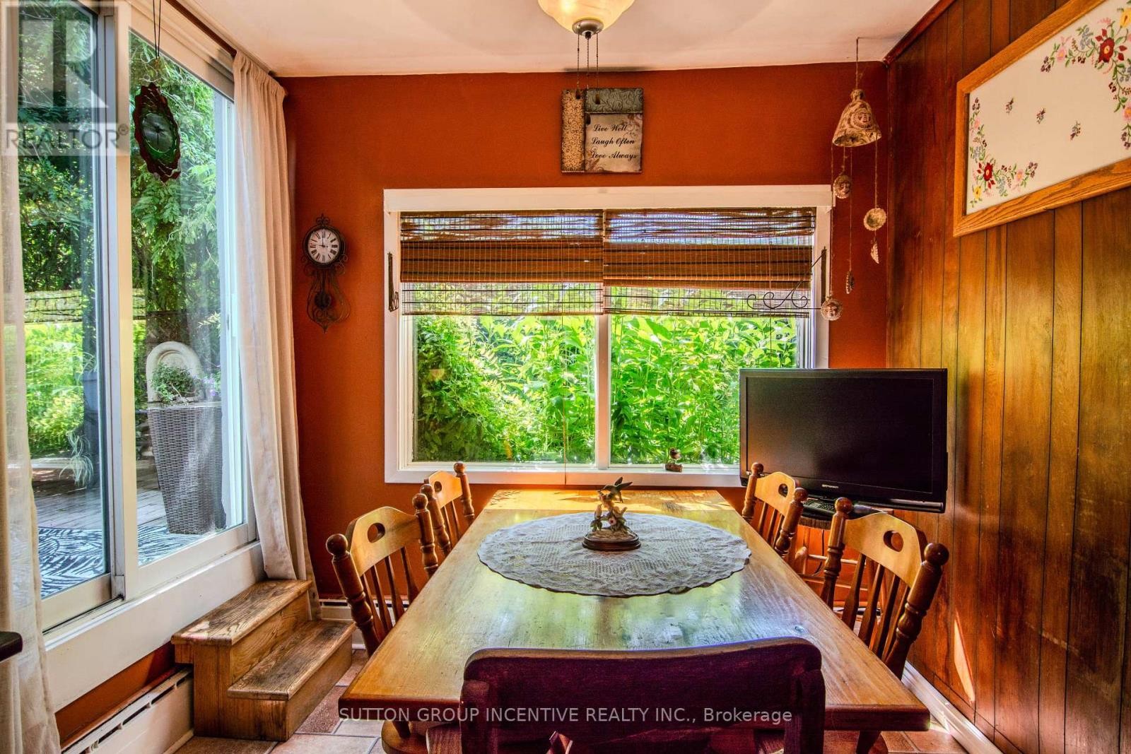 












338 GLOUCESTER STREET

,
Midland,




Ontario
L4R1J1

