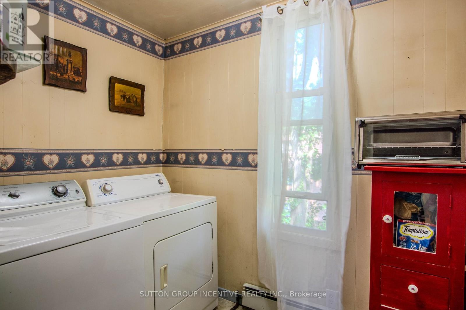 












338 GLOUCESTER STREET

,
Midland,




Ontario
L4R1J1

