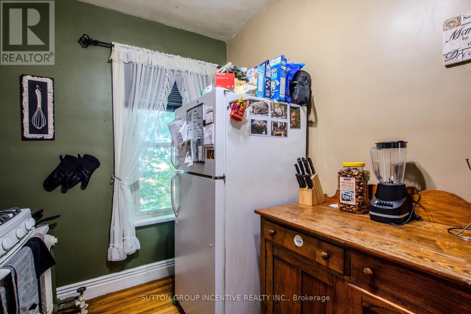 












338 GLOUCESTER STREET

,
Midland,




Ontario
L4R1J1

