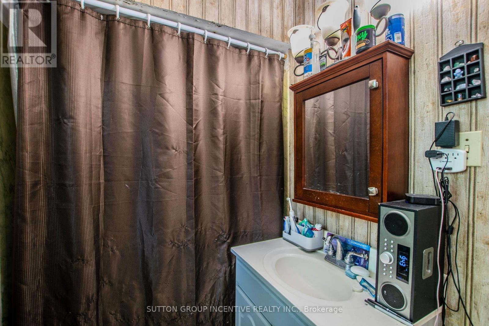 












338 GLOUCESTER STREET

,
Midland,




Ontario
L4R1J1

