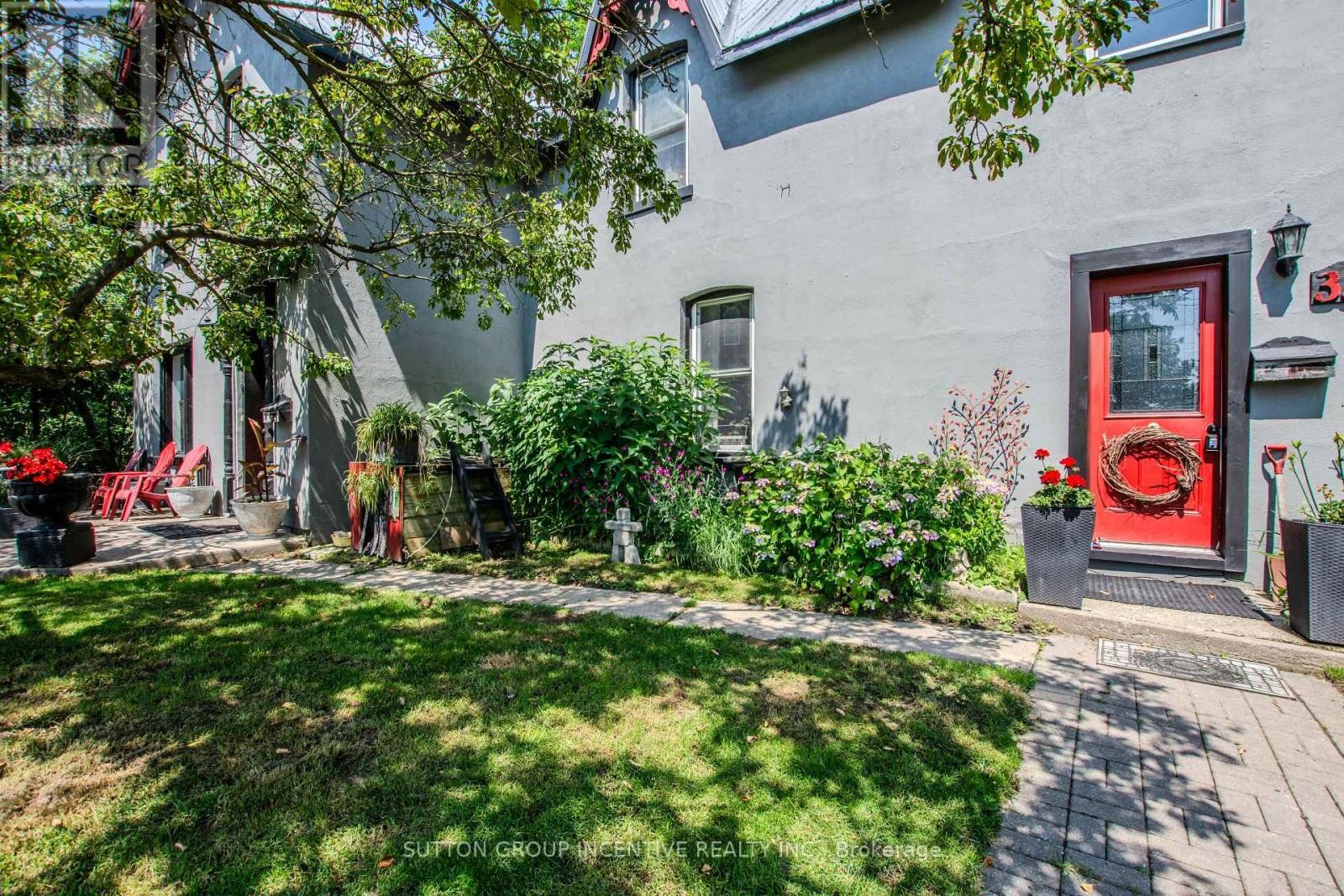 












338 GLOUCESTER STREET

,
Midland,




Ontario
L4R1J1

