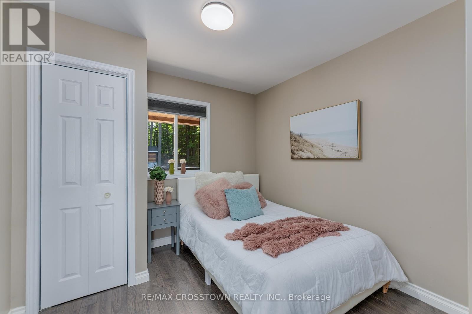 












2216 SOUTH ORR LAKE ROAD

,
Springwater,




Ontario
L0L1P0


