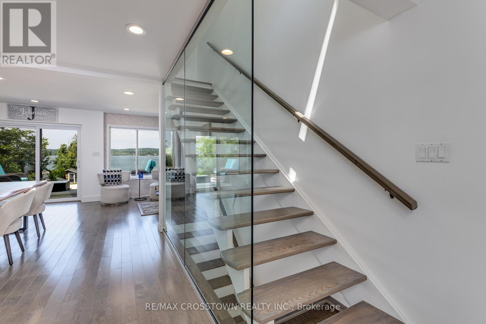 












2216 SOUTH ORR LAKE ROAD

,
Springwater,




Ontario
L0L1P0

