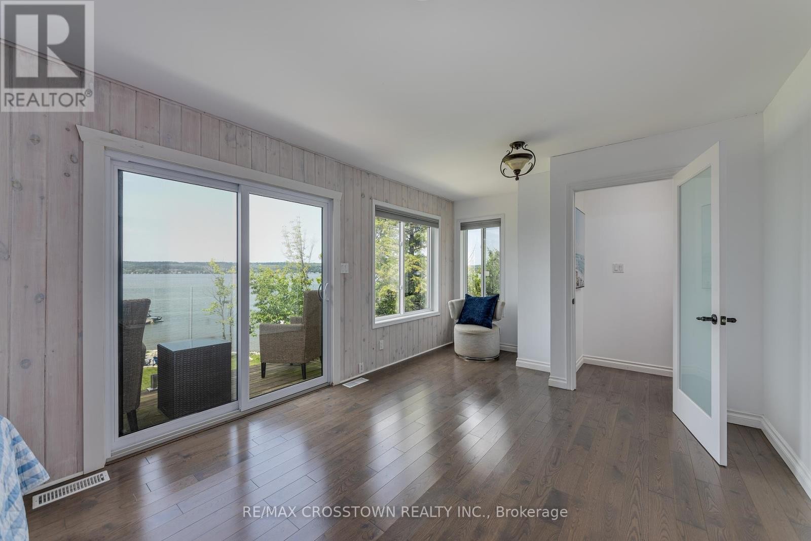 












2216 SOUTH ORR LAKE ROAD

,
Springwater,




Ontario
L0L1P0

