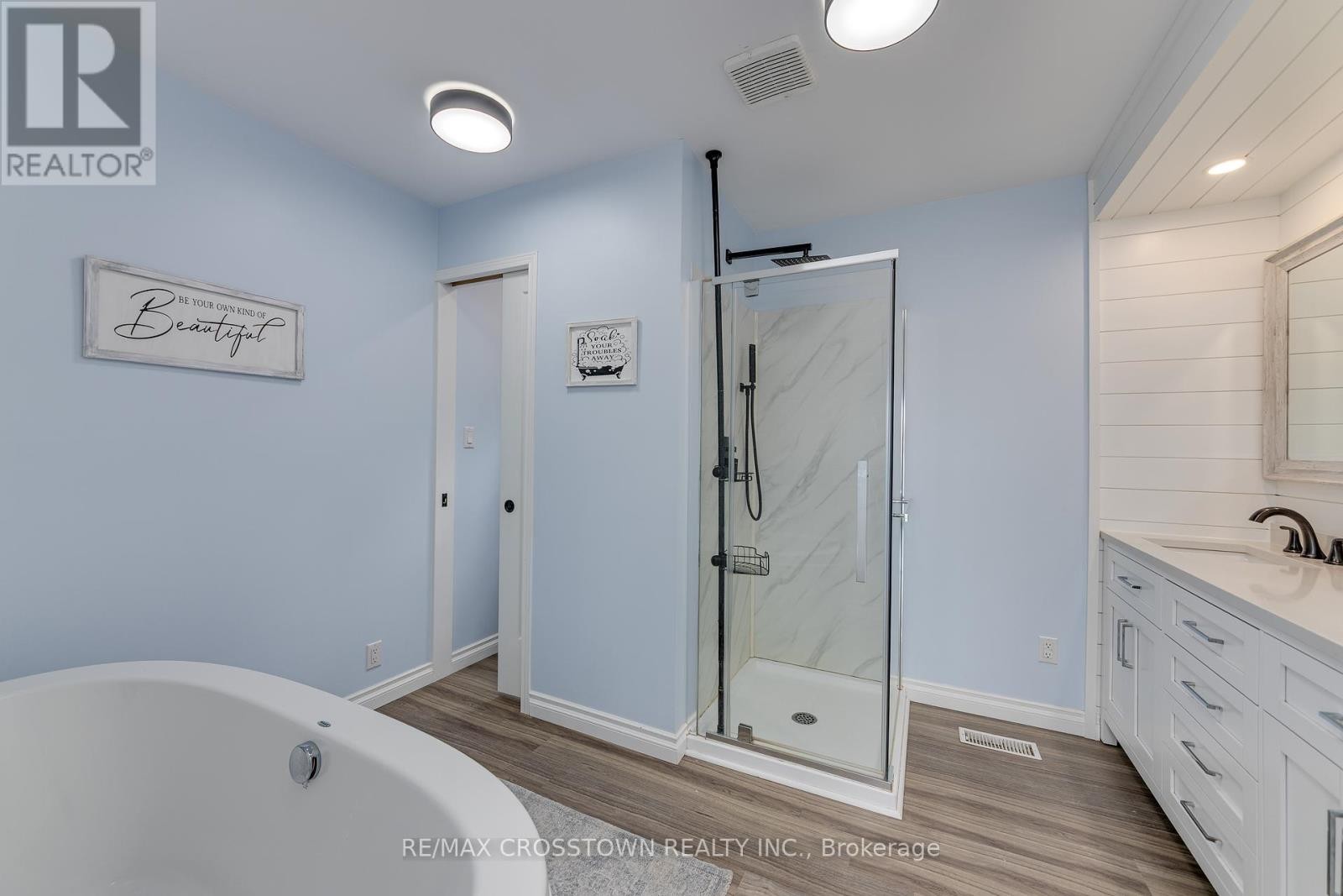 












2216 SOUTH ORR LAKE ROAD

,
Springwater,




Ontario
L0L1P0

