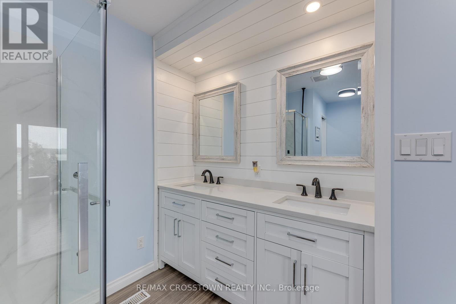 












2216 SOUTH ORR LAKE ROAD

,
Springwater,




Ontario
L0L1P0

