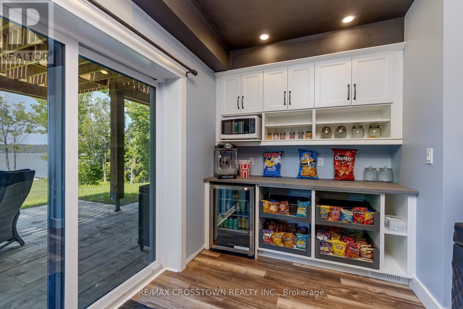 












2216 SOUTH ORR LAKE ROAD

,
Springwater,




Ontario
L0L1P0

