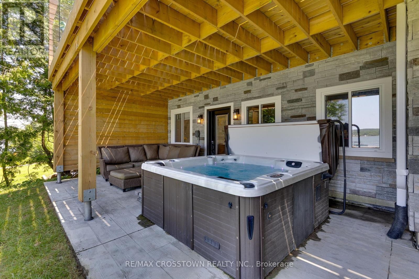 












2216 SOUTH ORR LAKE ROAD

,
Springwater,




Ontario
L0L1P0

