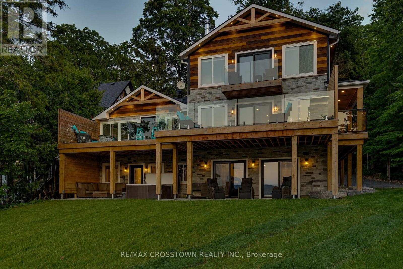 












2216 SOUTH ORR LAKE ROAD

,
Springwater,




Ontario
L0L1P0

